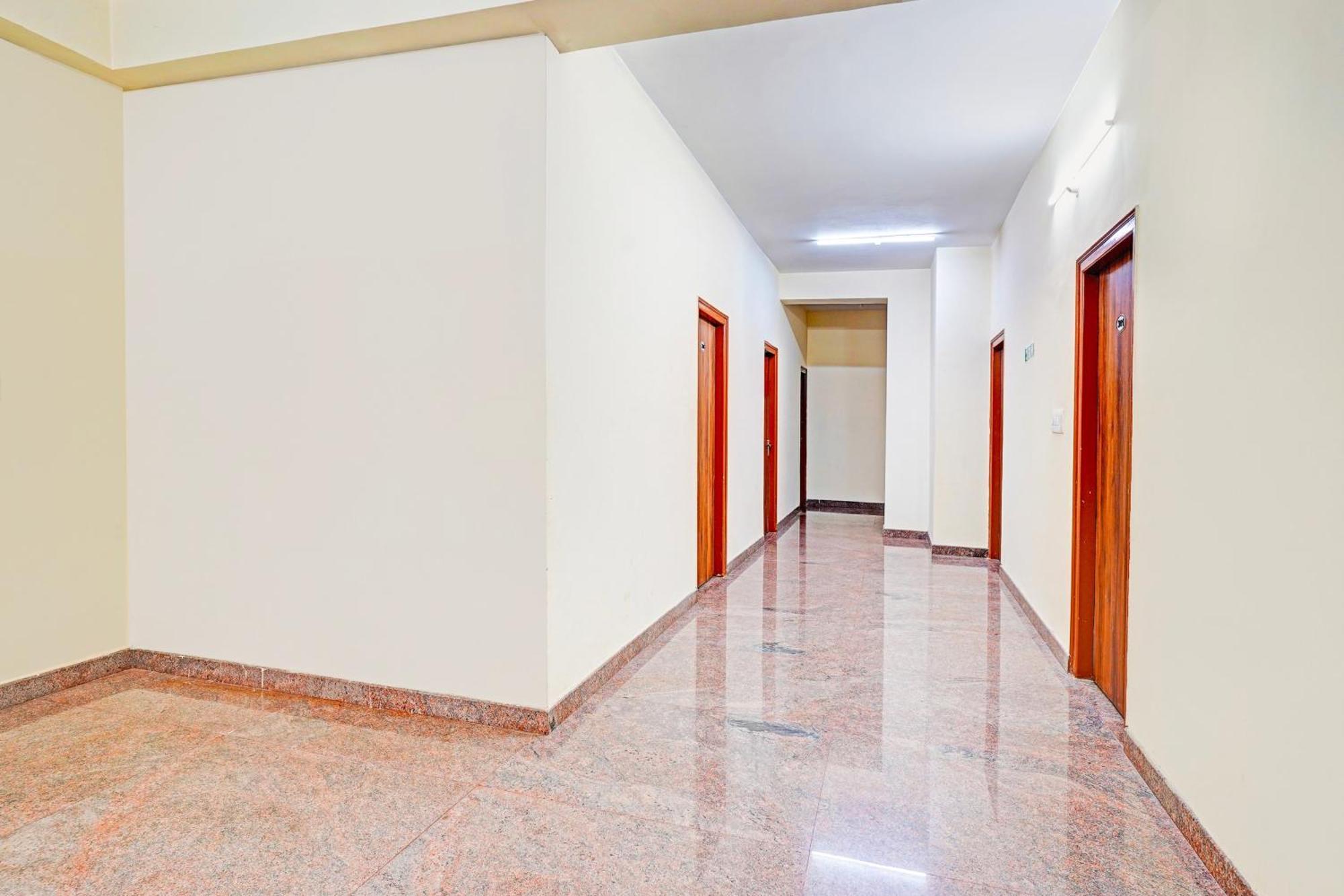 Super Hotel O Srigandhakavalu Formerly Chamundeshwari Lodging Jalahalli ภายนอก รูปภาพ