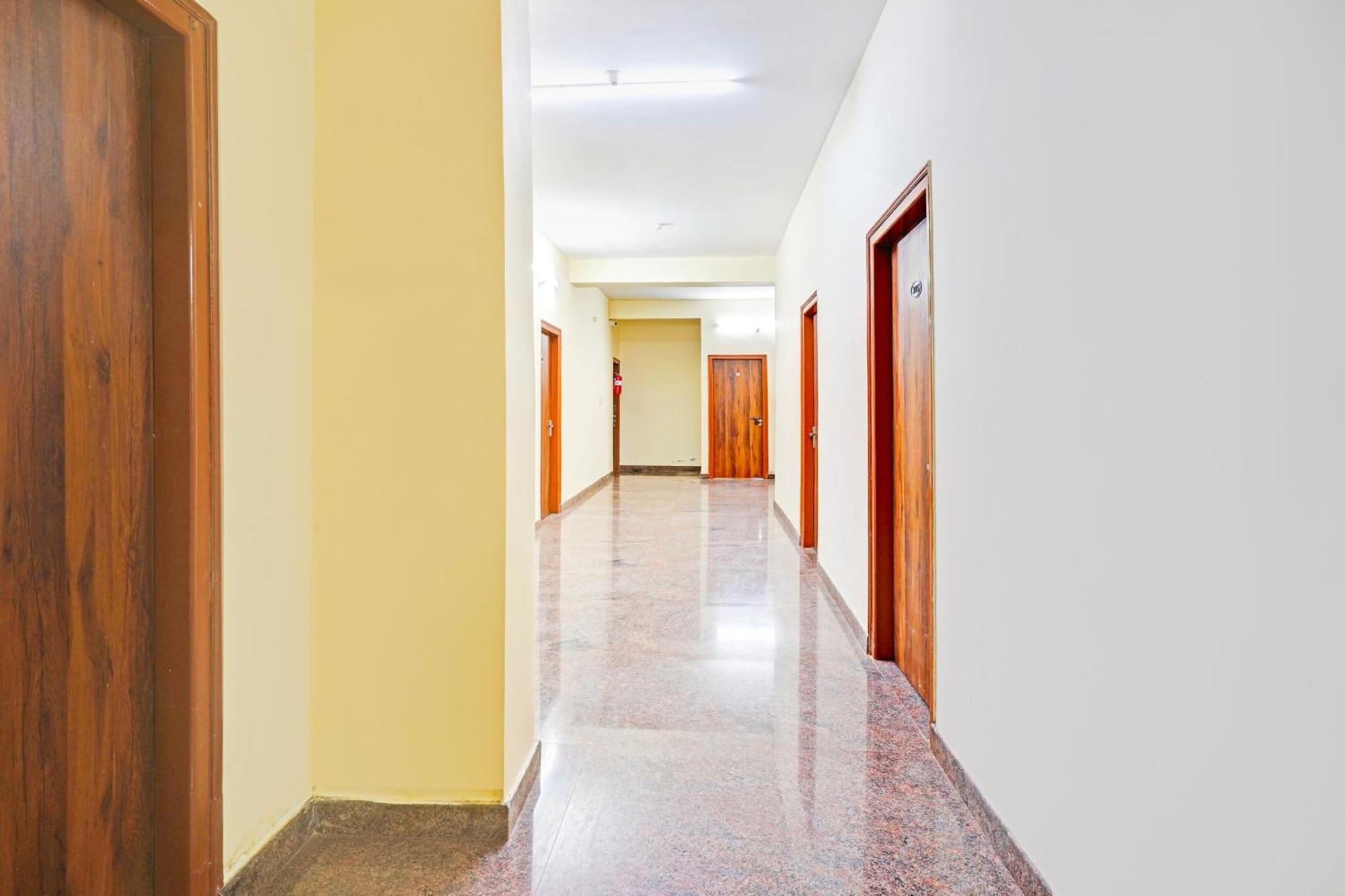 Super Hotel O Srigandhakavalu Formerly Chamundeshwari Lodging Jalahalli ภายนอก รูปภาพ
