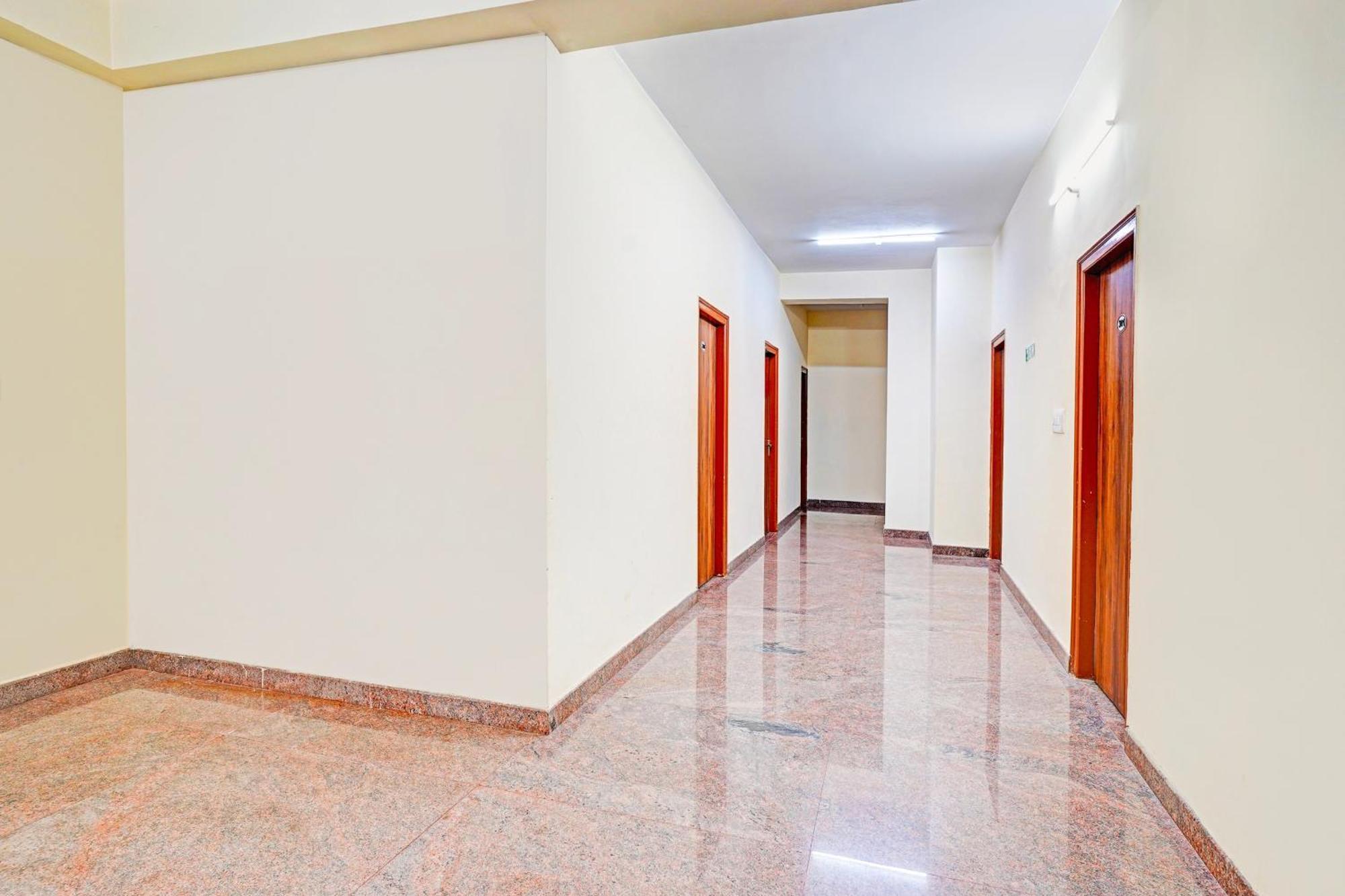 Super Hotel O Srigandhakavalu Formerly Chamundeshwari Lodging Jalahalli ภายนอก รูปภาพ